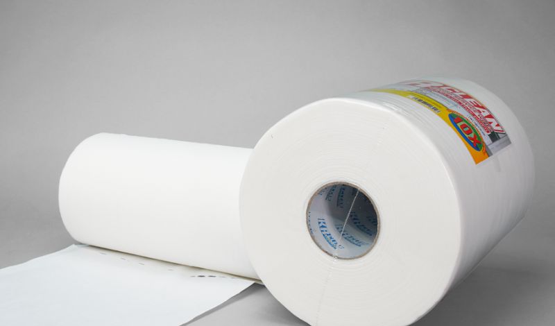 So sánh chi tiết khăn lau thực phẩm vải không dệt và khăn giấy