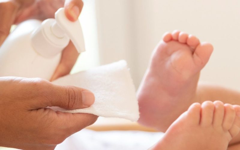 5 Lưu Ý Cho Bố Mẹ Khi Dùng Khăn Vải Khô Khi Thay Bỉm Cho Bé
