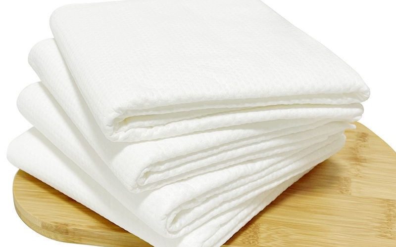 Khăn tắm dùng 1 lần gấp gọn màu trắng