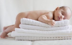 5 Tiêu Chí Chọn Khăn Vải Khô Đa Năng Cho Bé An Toàn