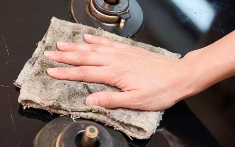 Các Loại Giẻ Lau Thông Thường Gây Xước Bề Mặt Bếp Từ