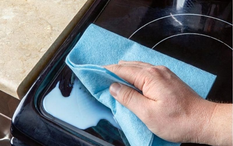 Cách Chọn Khăn Lau Bếp Giúp Dọn Sạch Vết Bẩn Mà Không Gây Trầy Xước