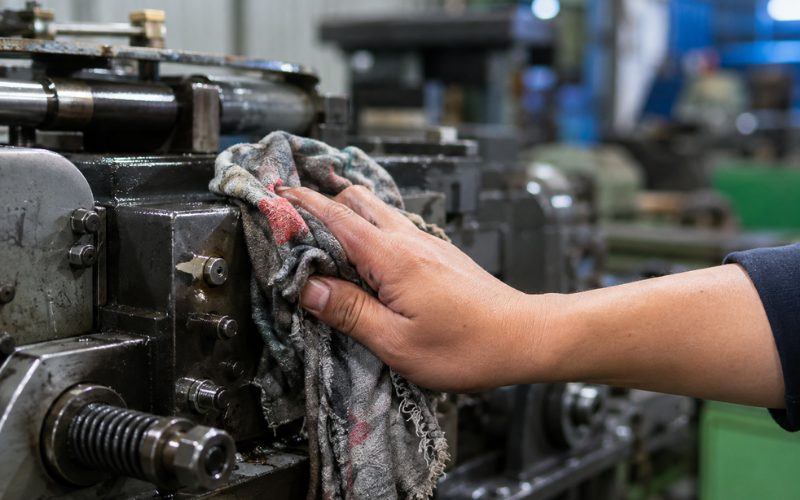 Có Nên Dùng Giẻ Lau Máy Móc Cũ Cho Thiết Bị Công Nghiệp