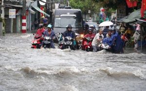 đồ dùng thiết yếu mùa mưa bão