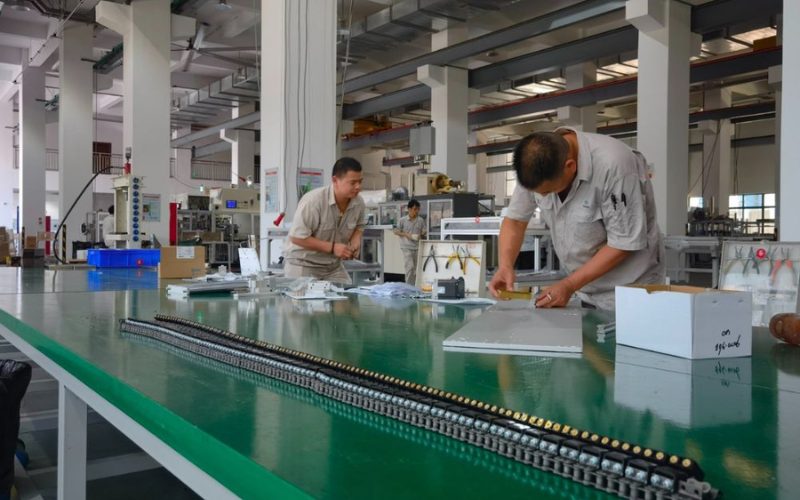 khăn lau công nghiệp vải không dệt lau dầu nhớt máy móc