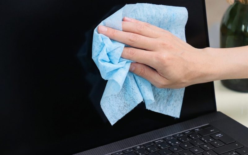 Hướng Dẫn Vệ Sinh Màn Hình Máy Tính Đúng Cách