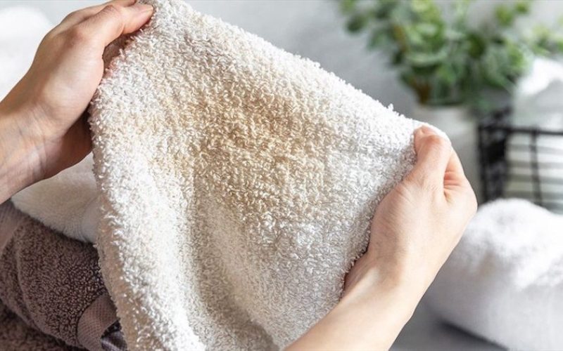 rủi ro khi dùng chung khăn tắm nơi công cộng